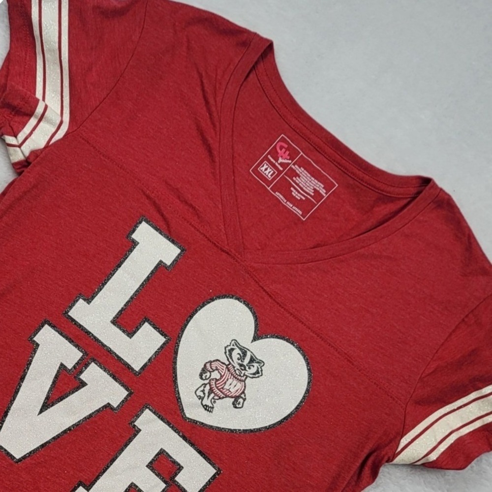 Wisconsin Badgers Womens XXL V-Neck T-Shirt LOVE Bucky Badger Glitter Graphic